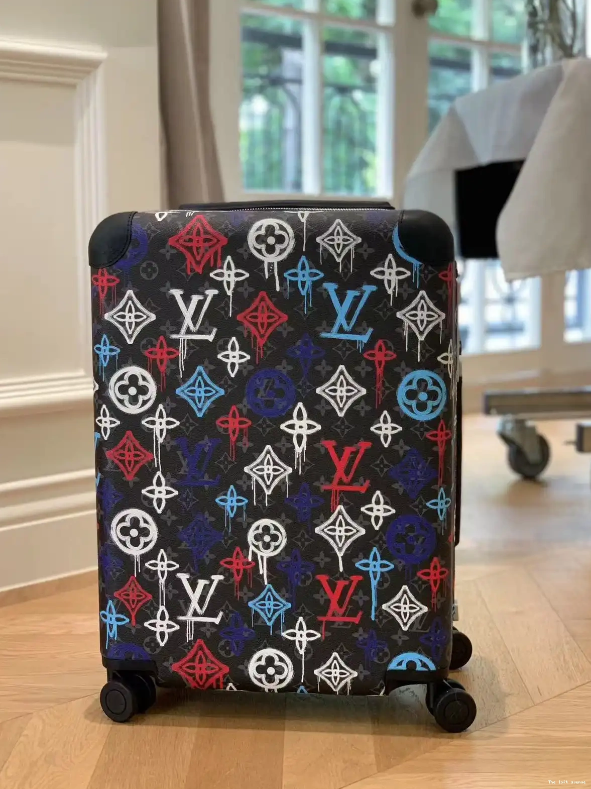 SUITCASE CUSTOM CABIN GRAFFITI HORIZON 55 37L 0617